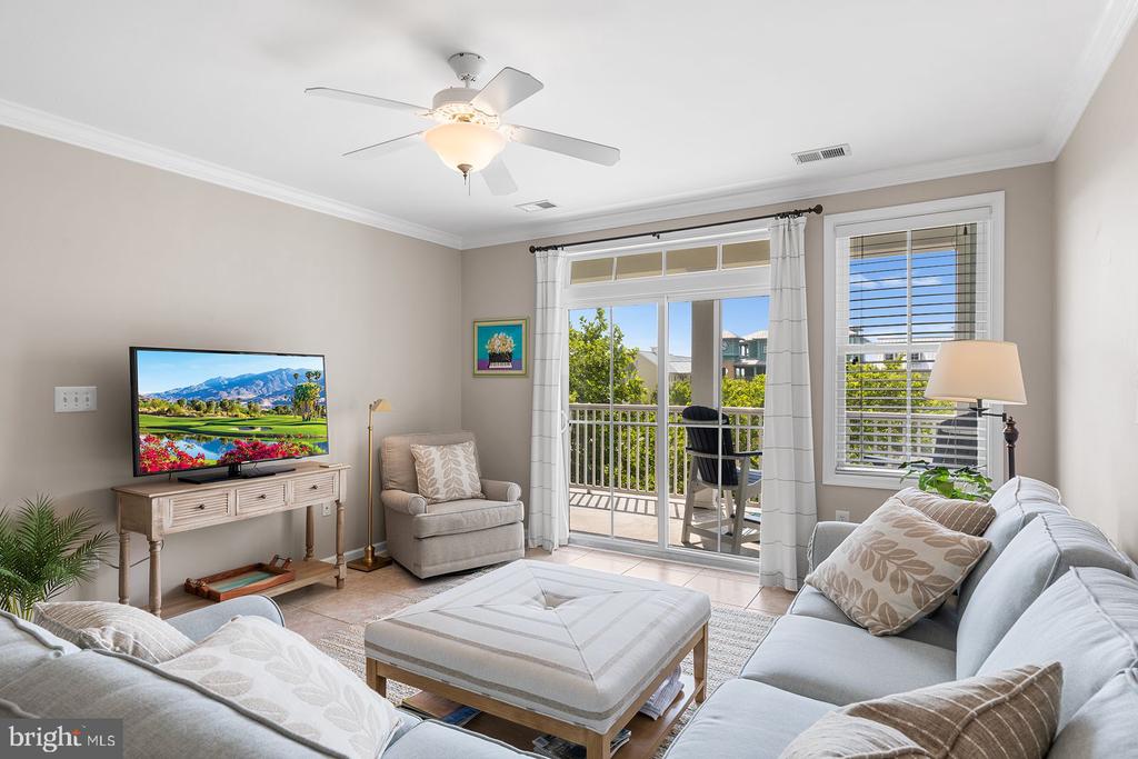 6 Fountain Dr E #3b