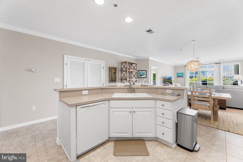 6 Fountain Dr E #3b