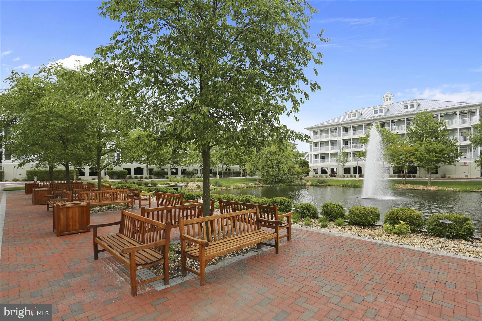 6 Fountain Dr E #3b