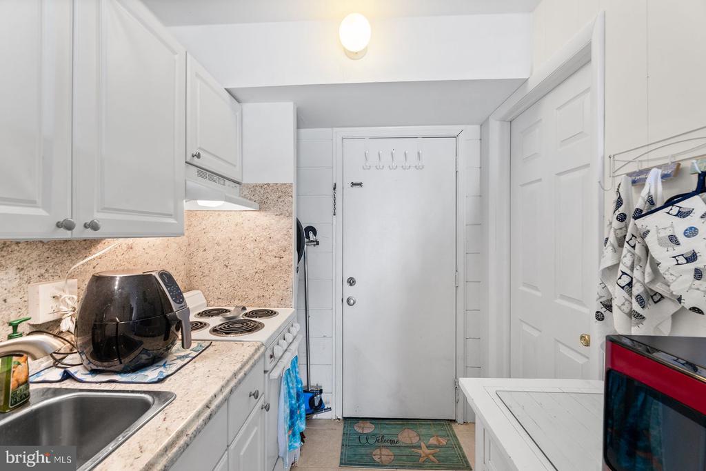 11 62nd St #108