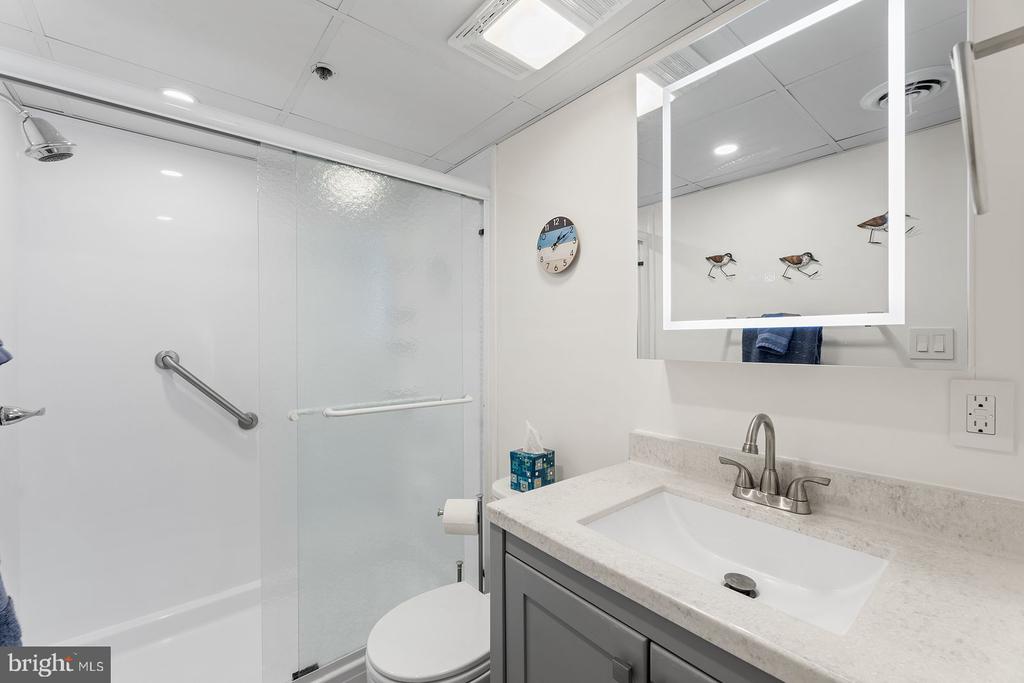 5801 Atlantic Ave #401