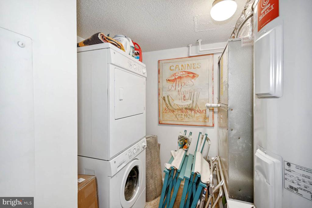 1 66th St #403