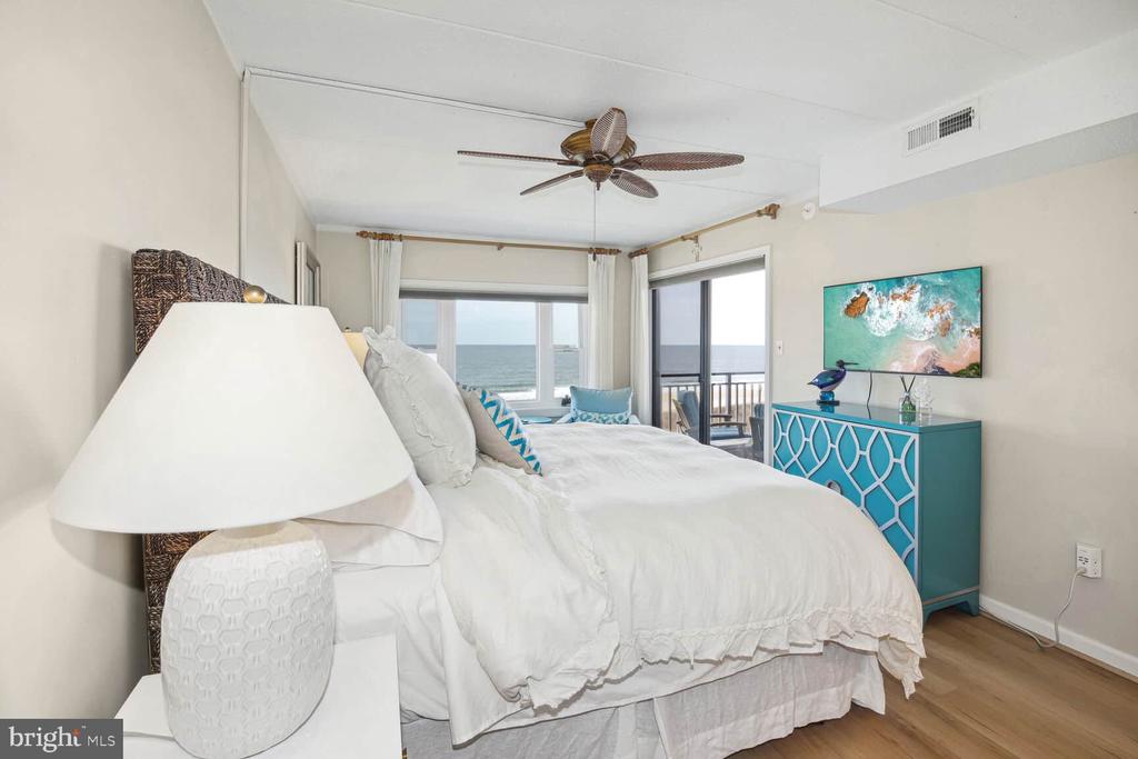 1 66th St #403