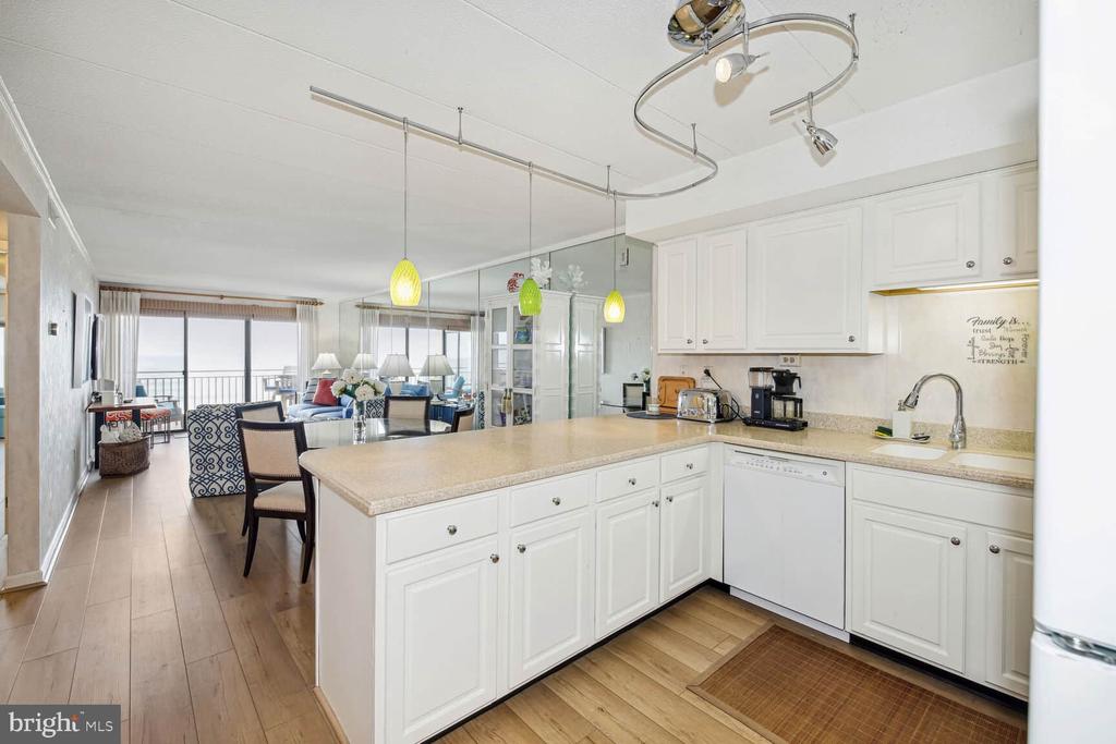 1 66th St #403