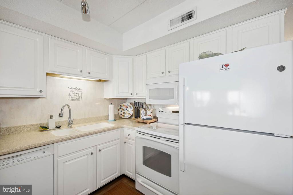 1 66th St #403