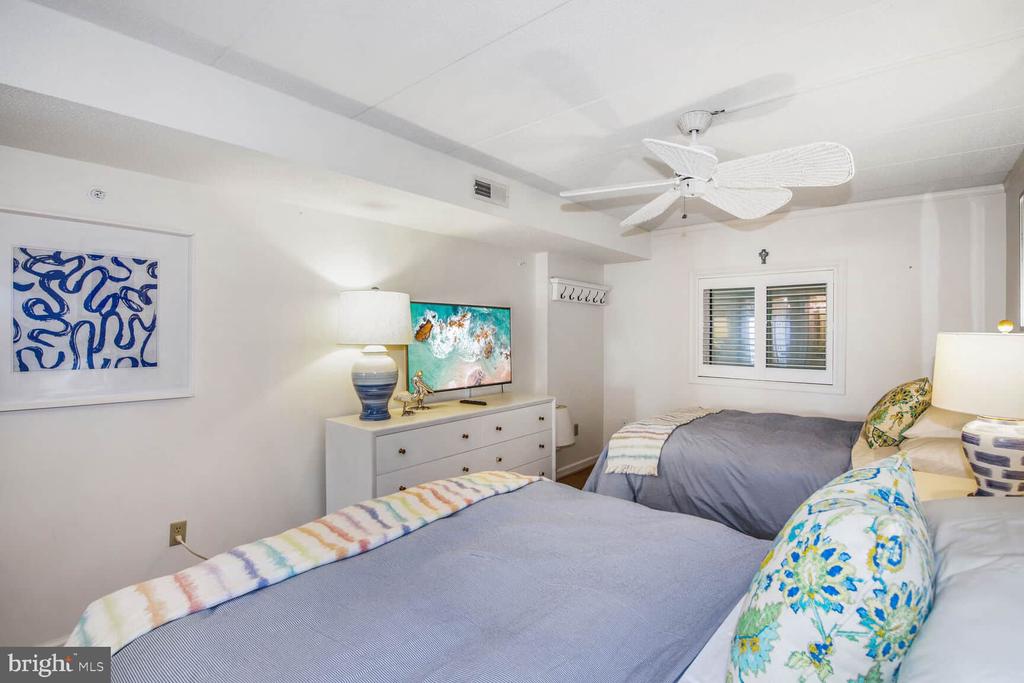 1 66th St #403