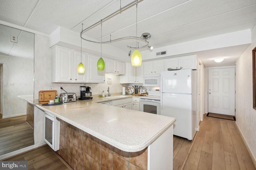 1 66th St #403