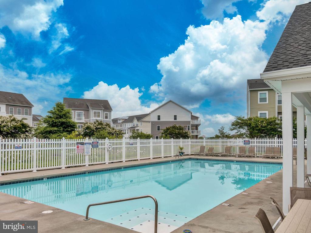 9903 Bay Court Ln #3