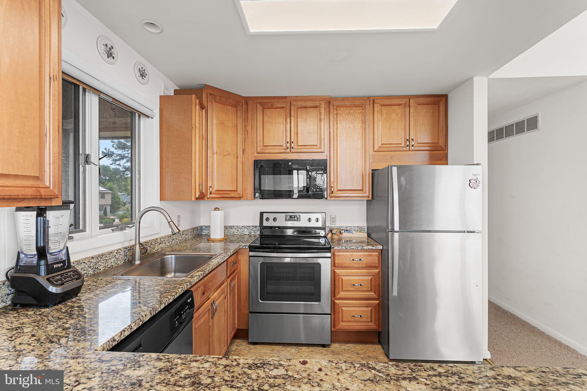 13 Waters Edge Ct
