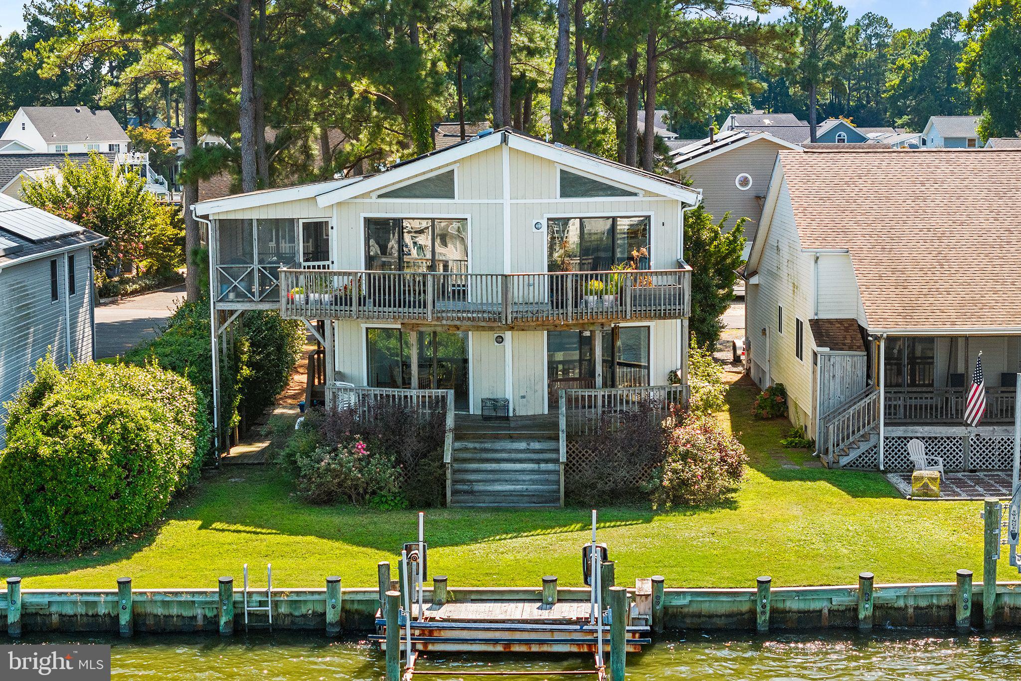 13 Waters Edge Ct