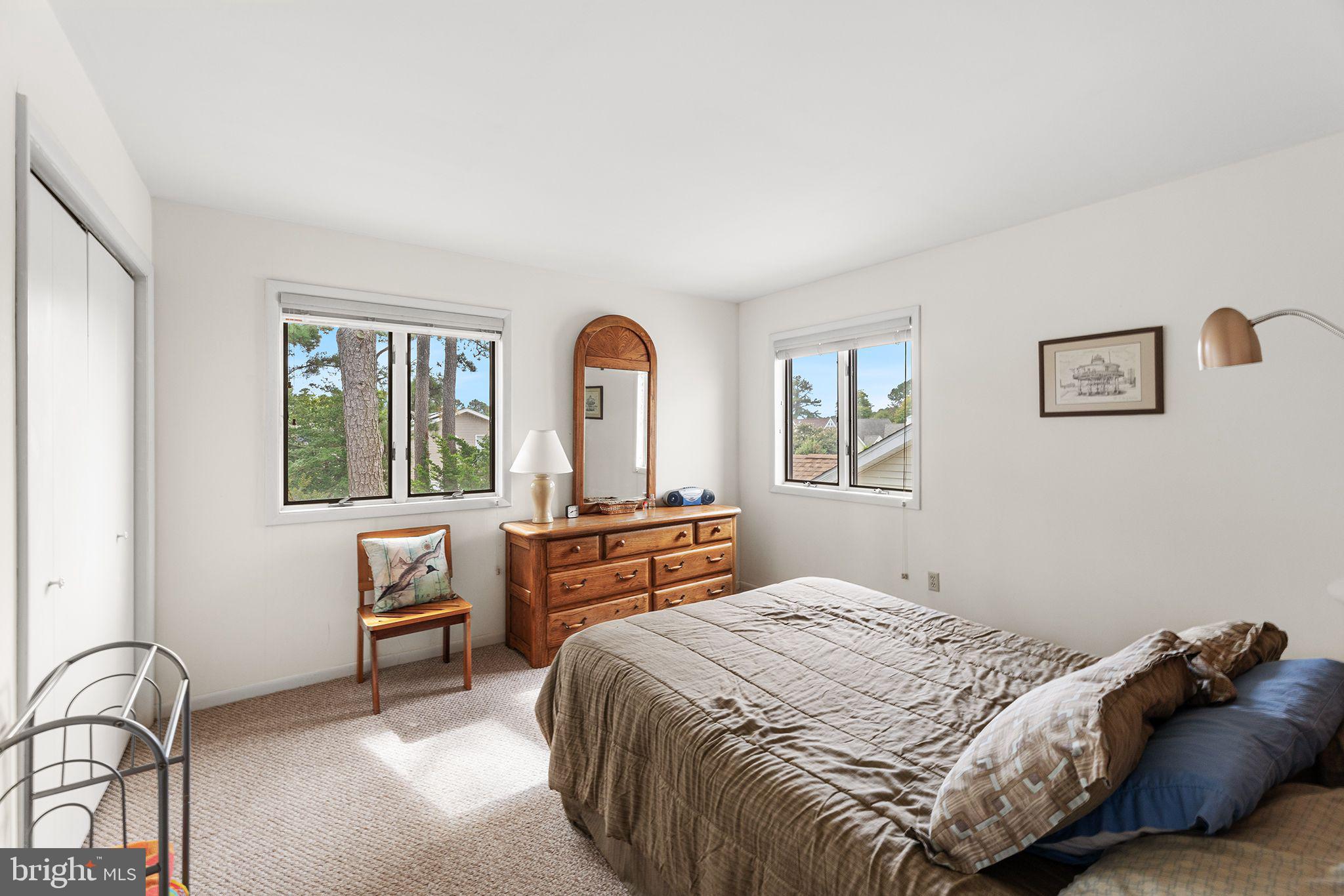13 Waters Edge Ct