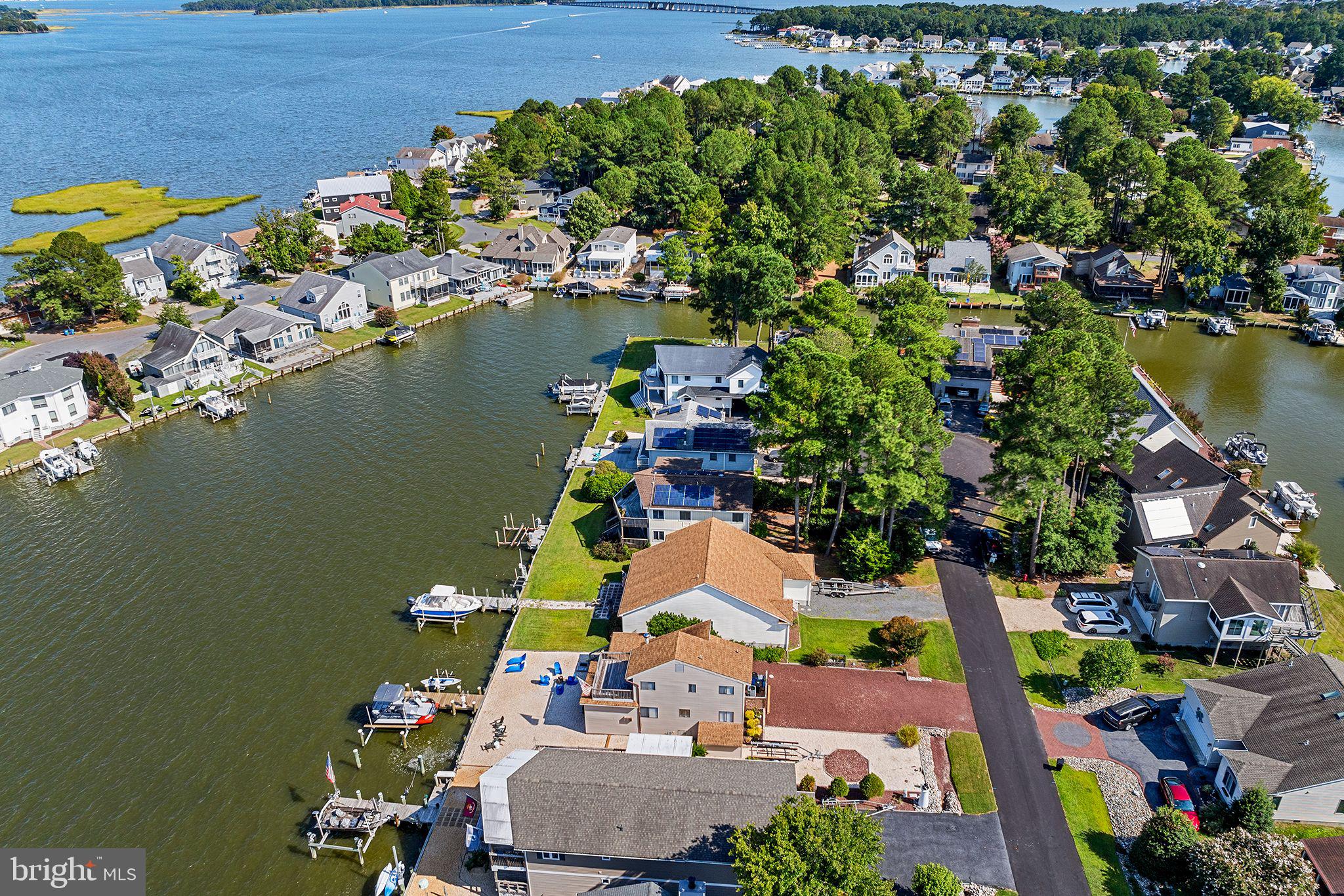 13 Waters Edge Ct