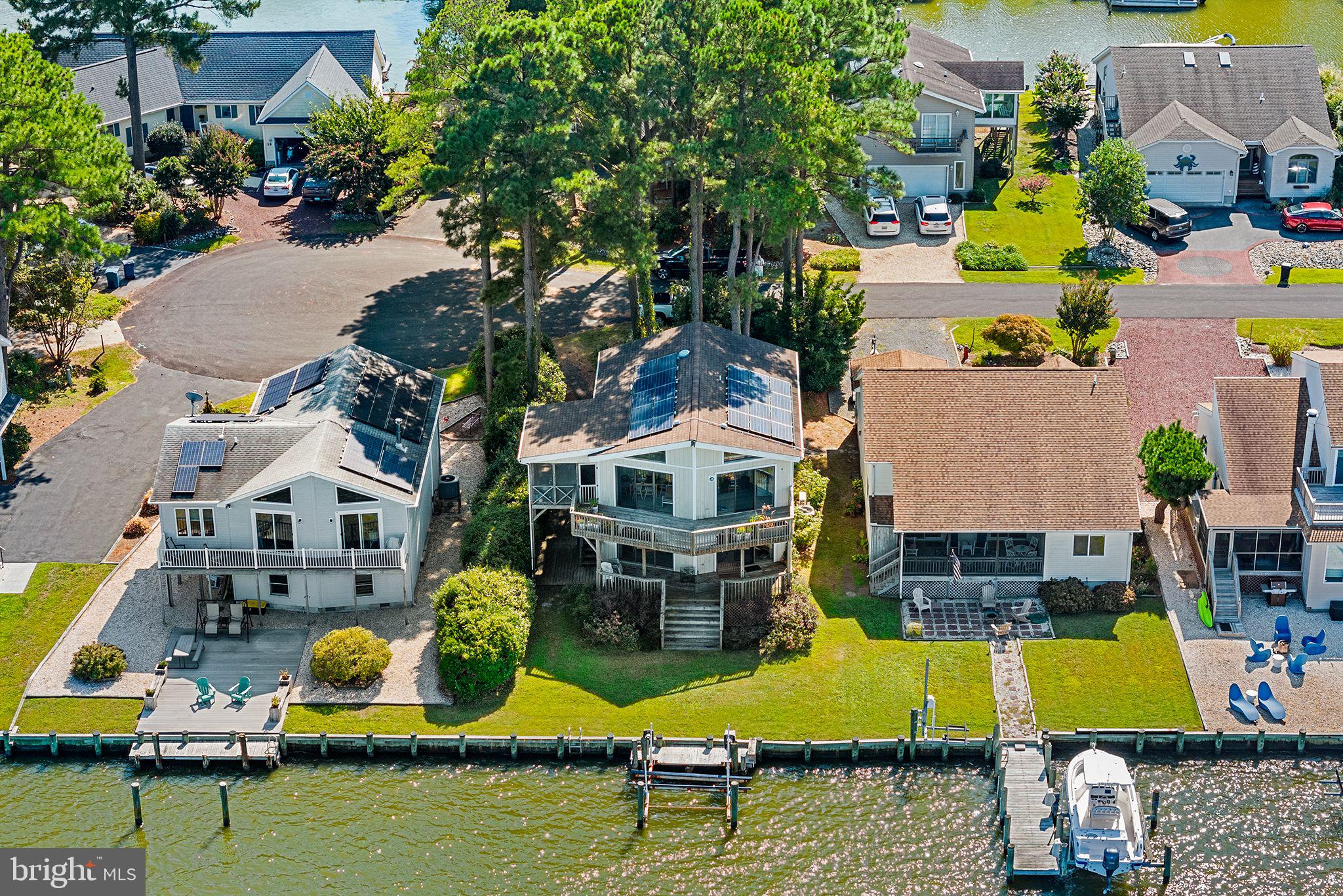 13 Waters Edge Ct