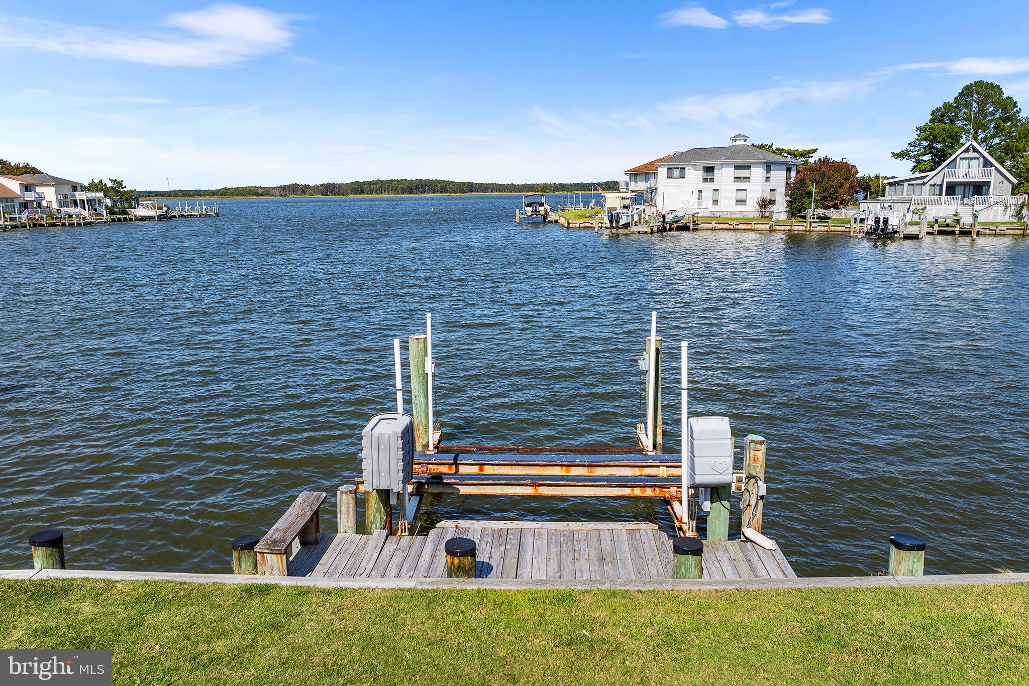 13 Waters Edge Ct