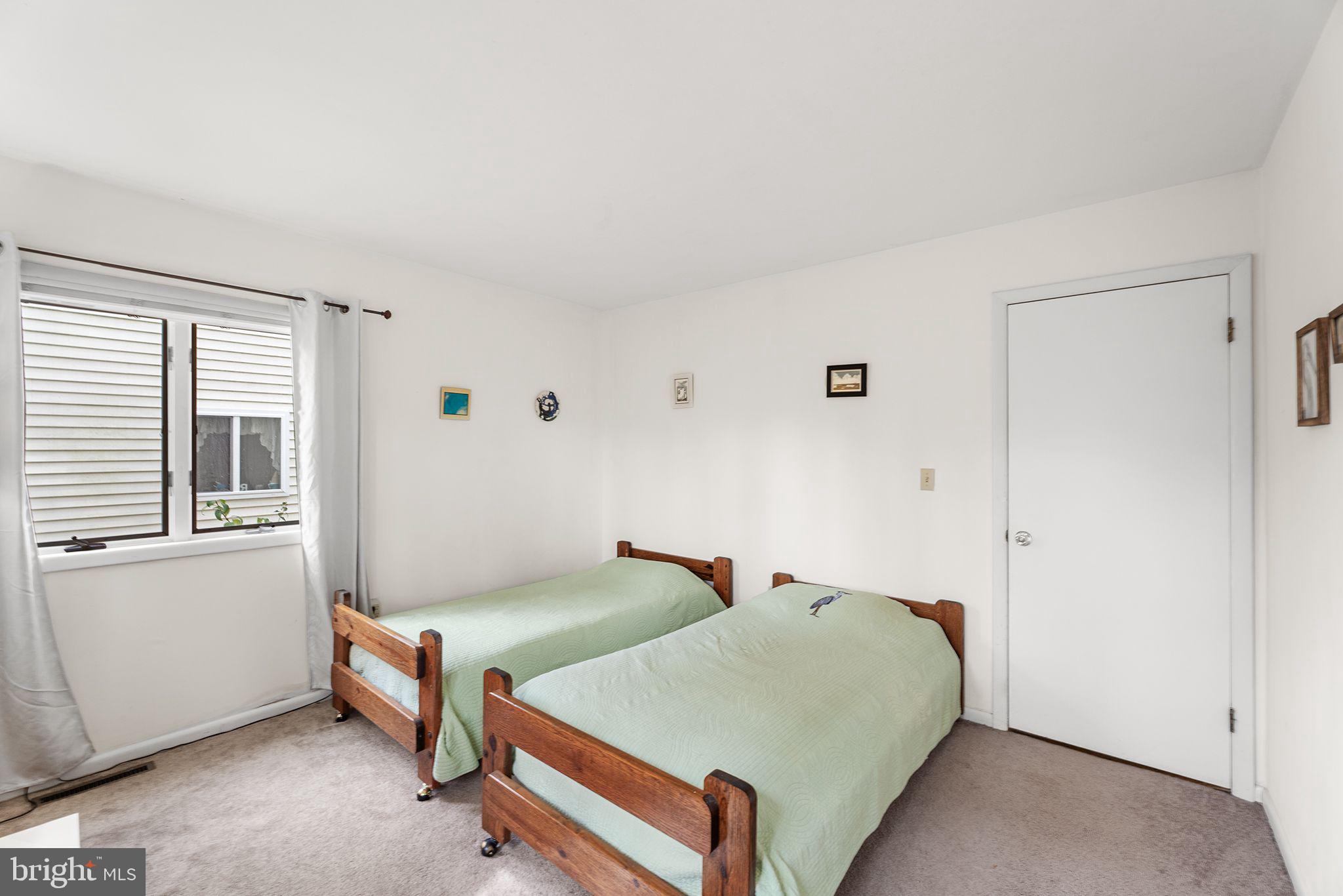 13 Waters Edge Ct