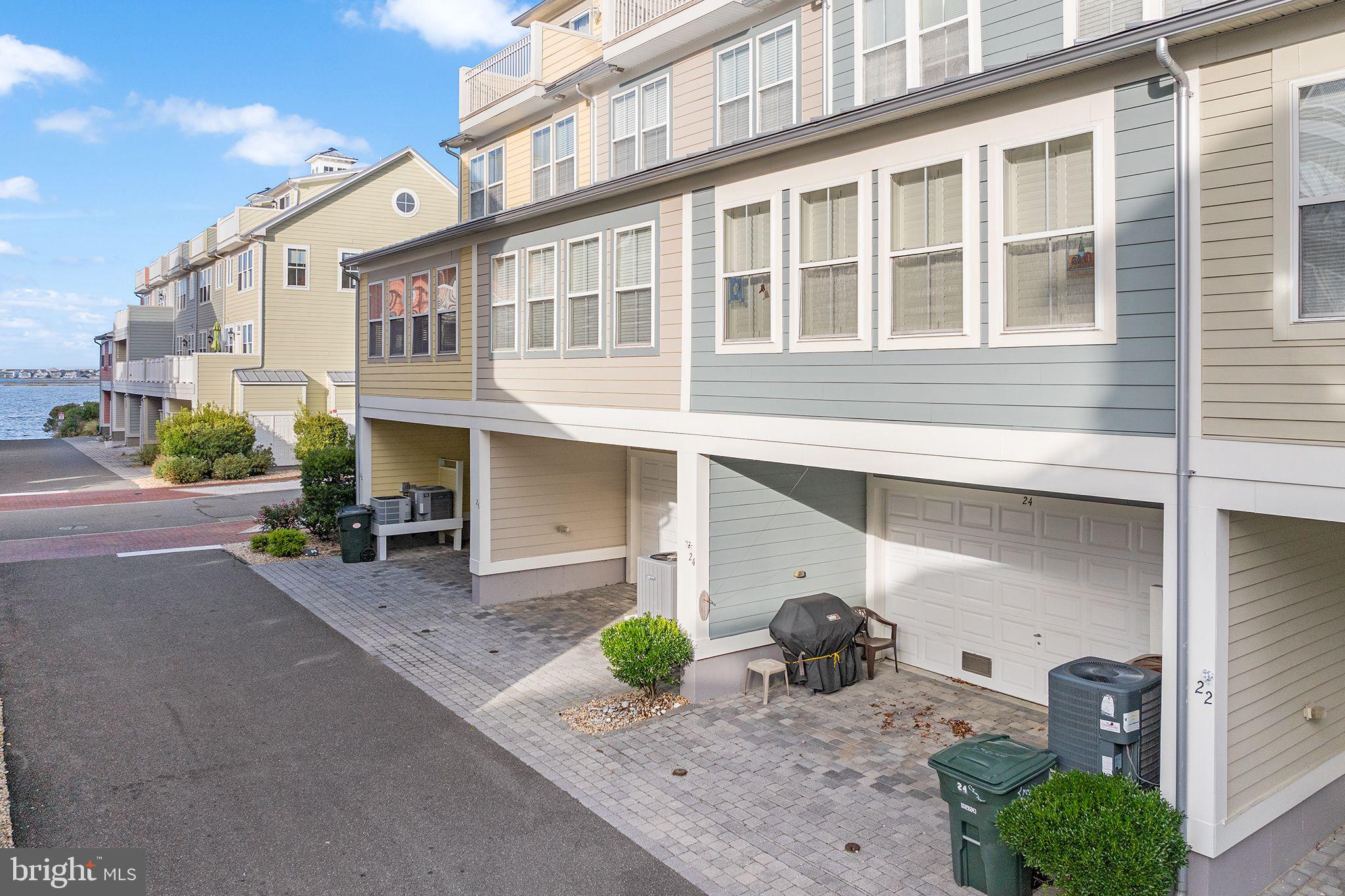 24 Canal Side Mews W #Lut-Bi