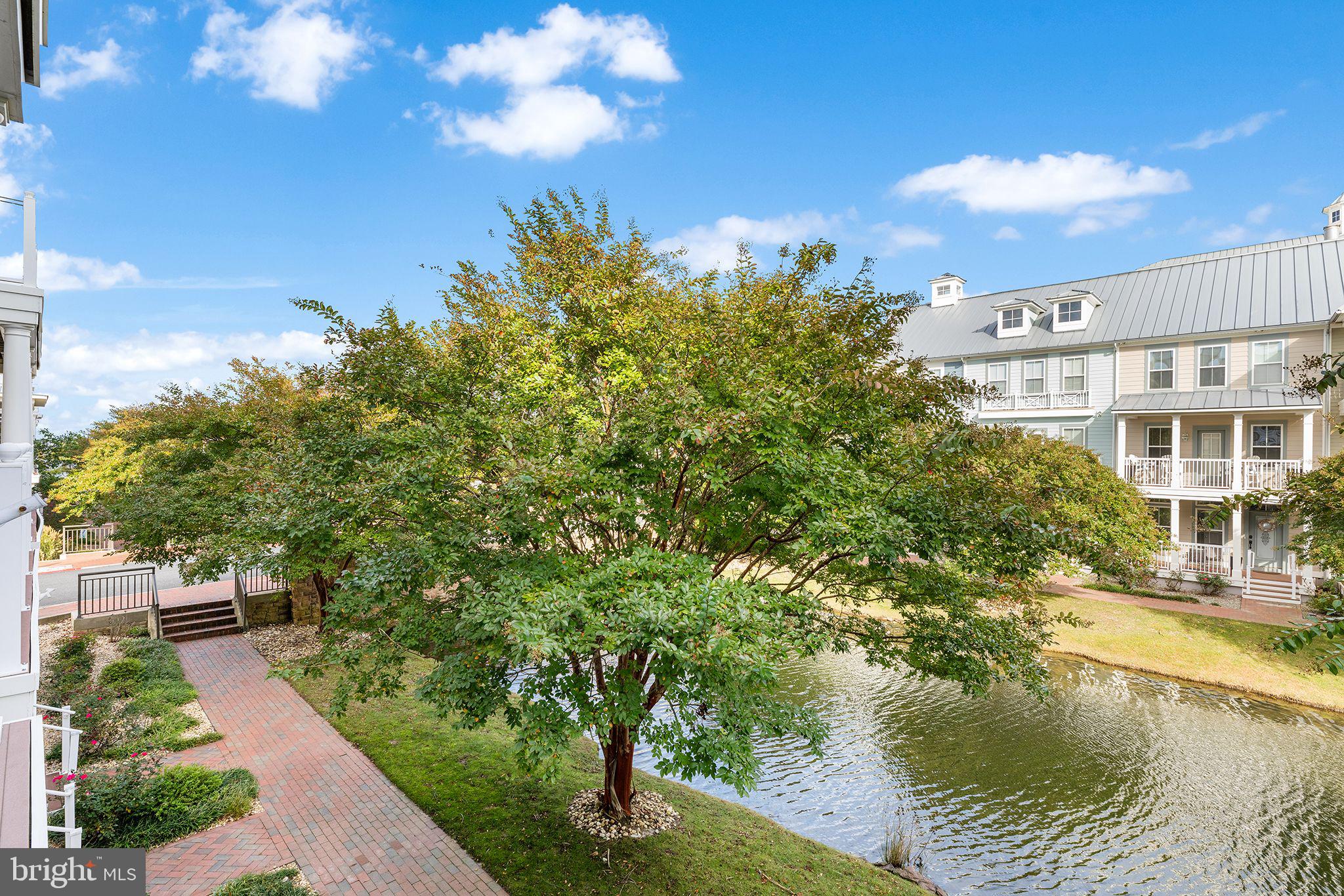 24 Canal Side Mews W #Lut-Bi