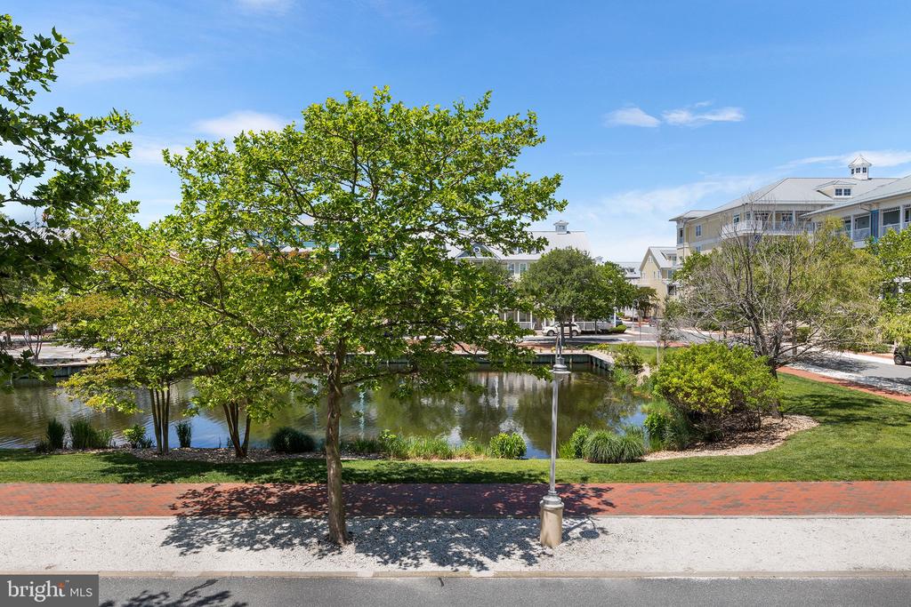 6 Fountain Dr E #2b