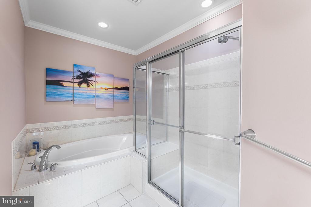 6 Fountain Dr E #2b