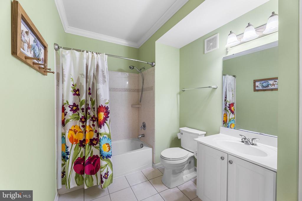 6 Fountain Dr E #2b
