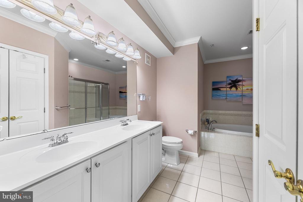 6 Fountain Dr E #2b