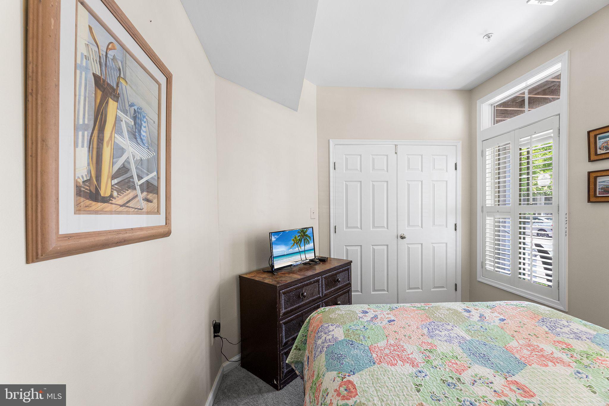 43 Island Edge Dr