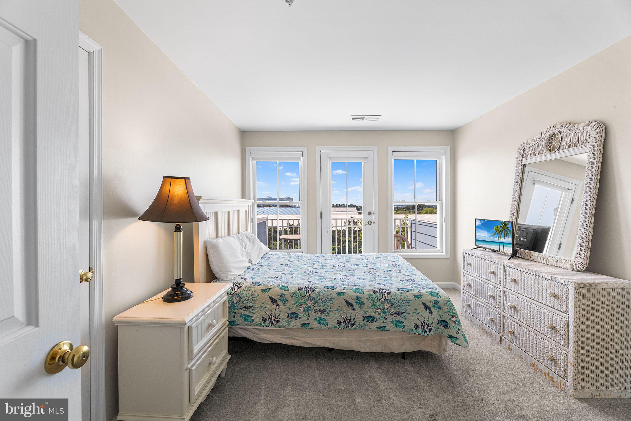 43 Island Edge Dr