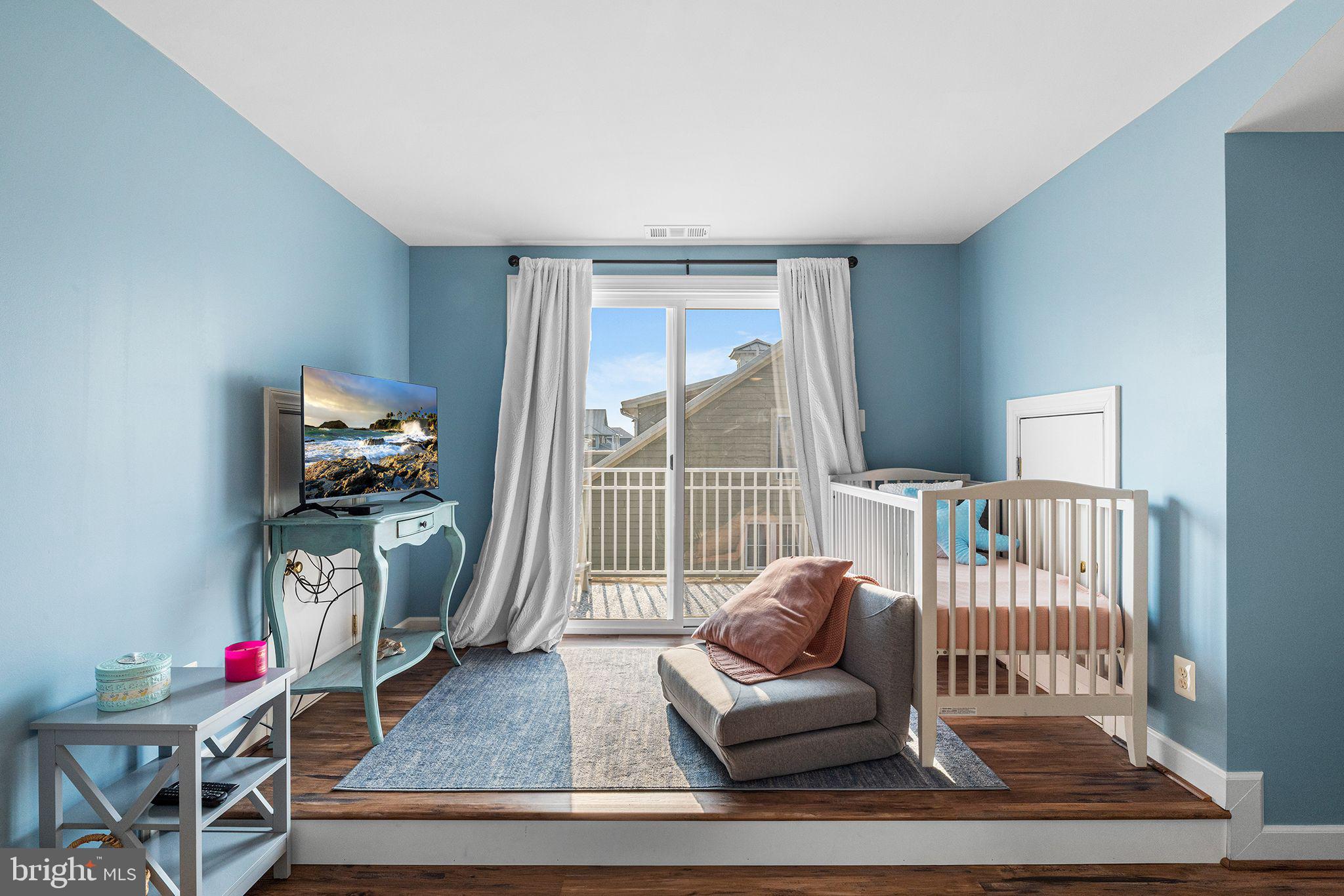 36 Canal Side Mews W