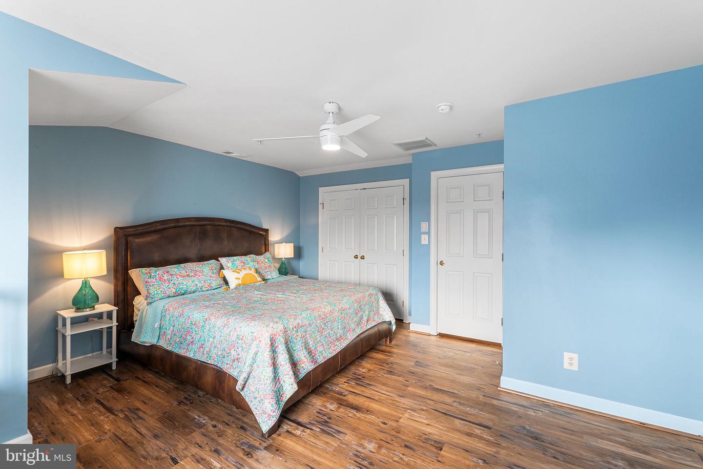 36 Canal Side Mews W