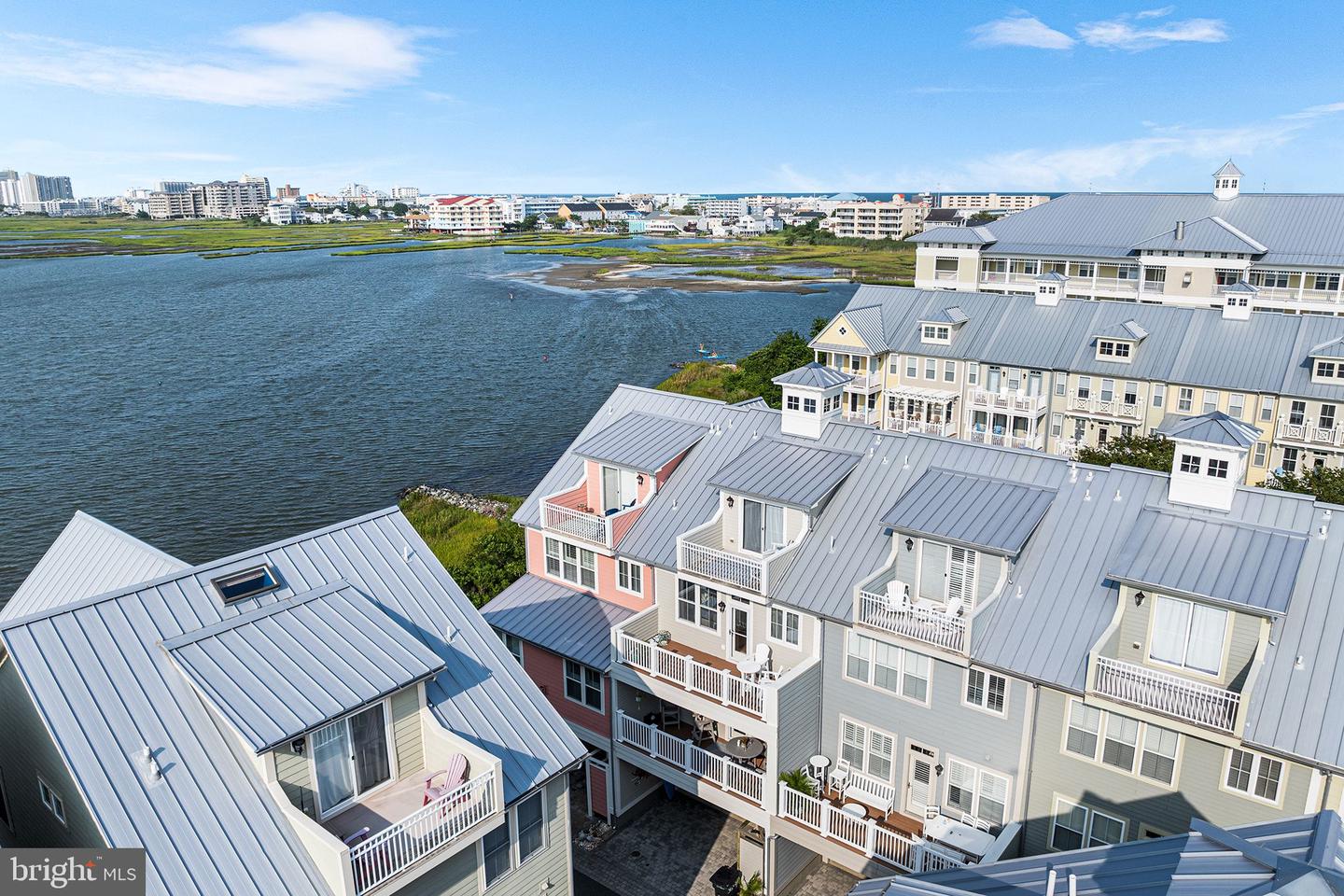 36 Canal Side Mews W