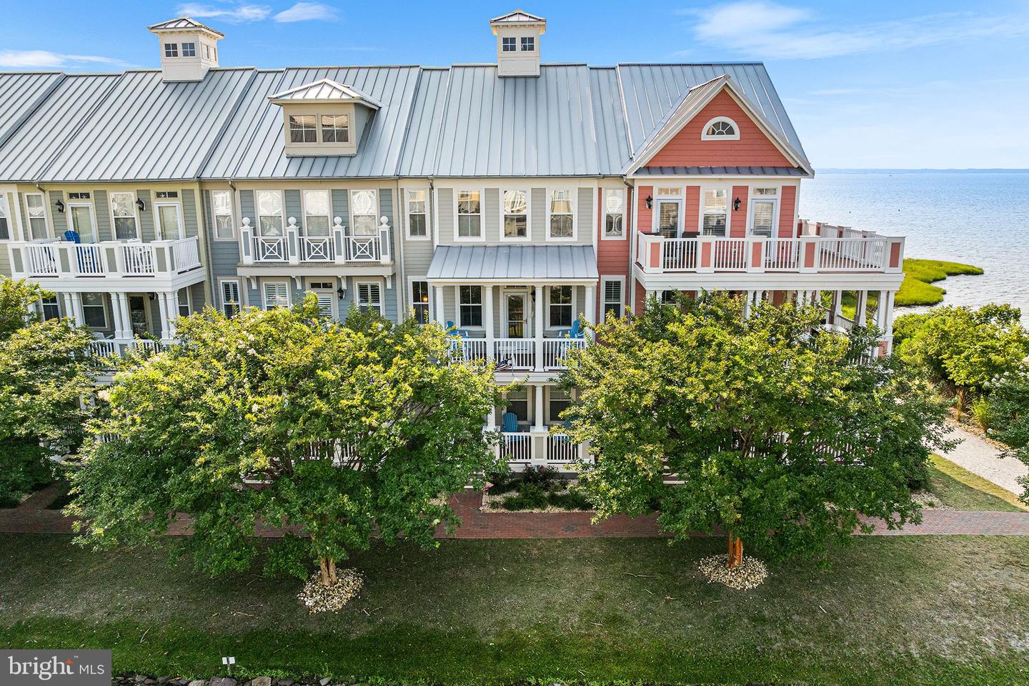 36 Canal Side Mews W