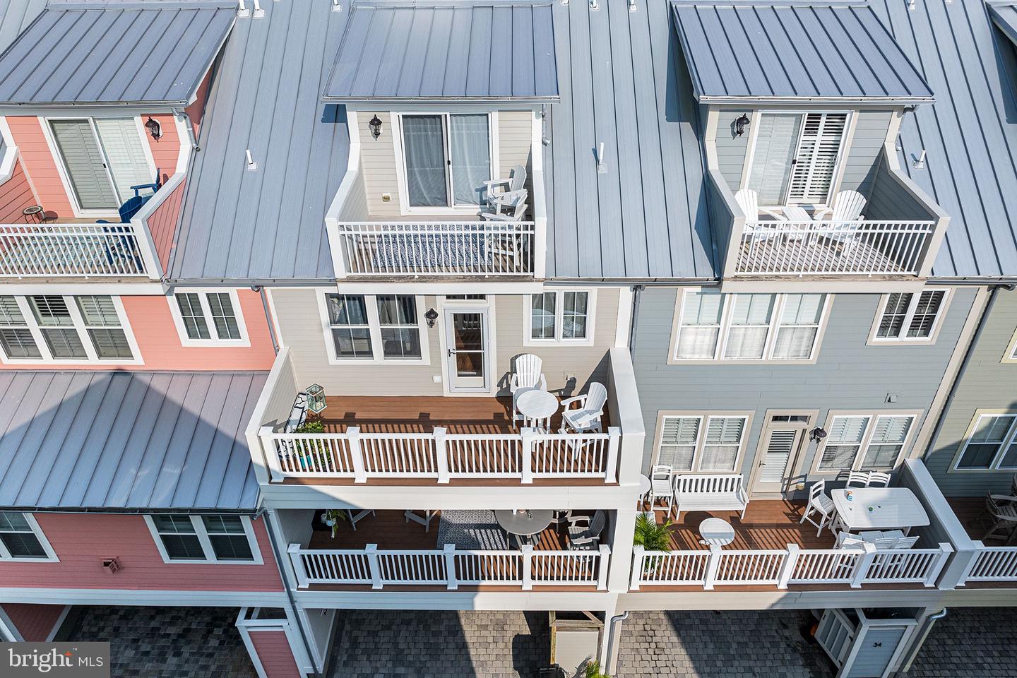 36 Canal Side Mews W