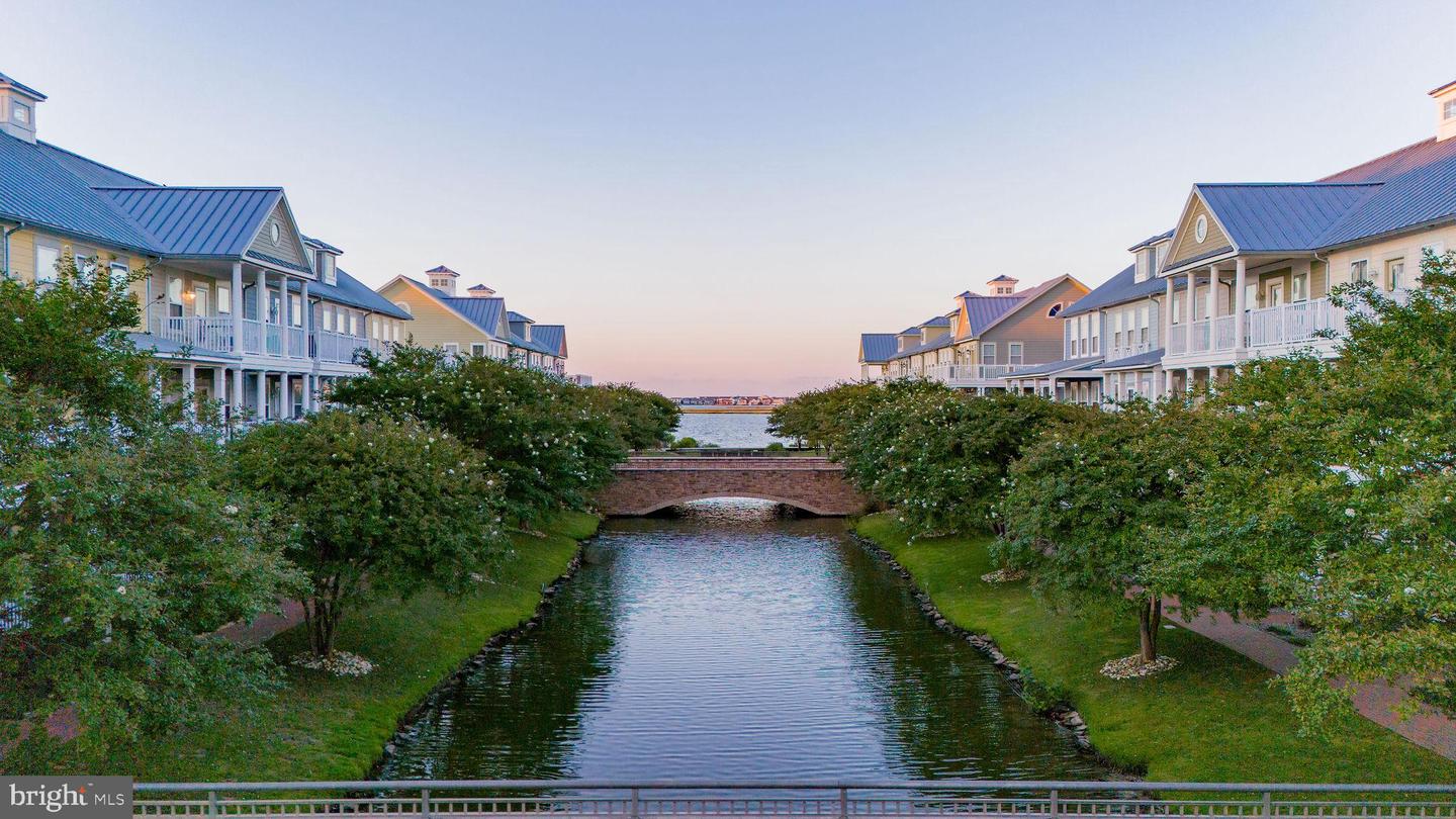 36 Canal Side Mews W