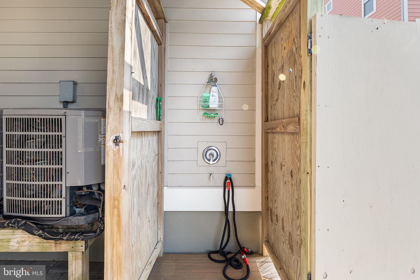 36 Canal Side Mews W