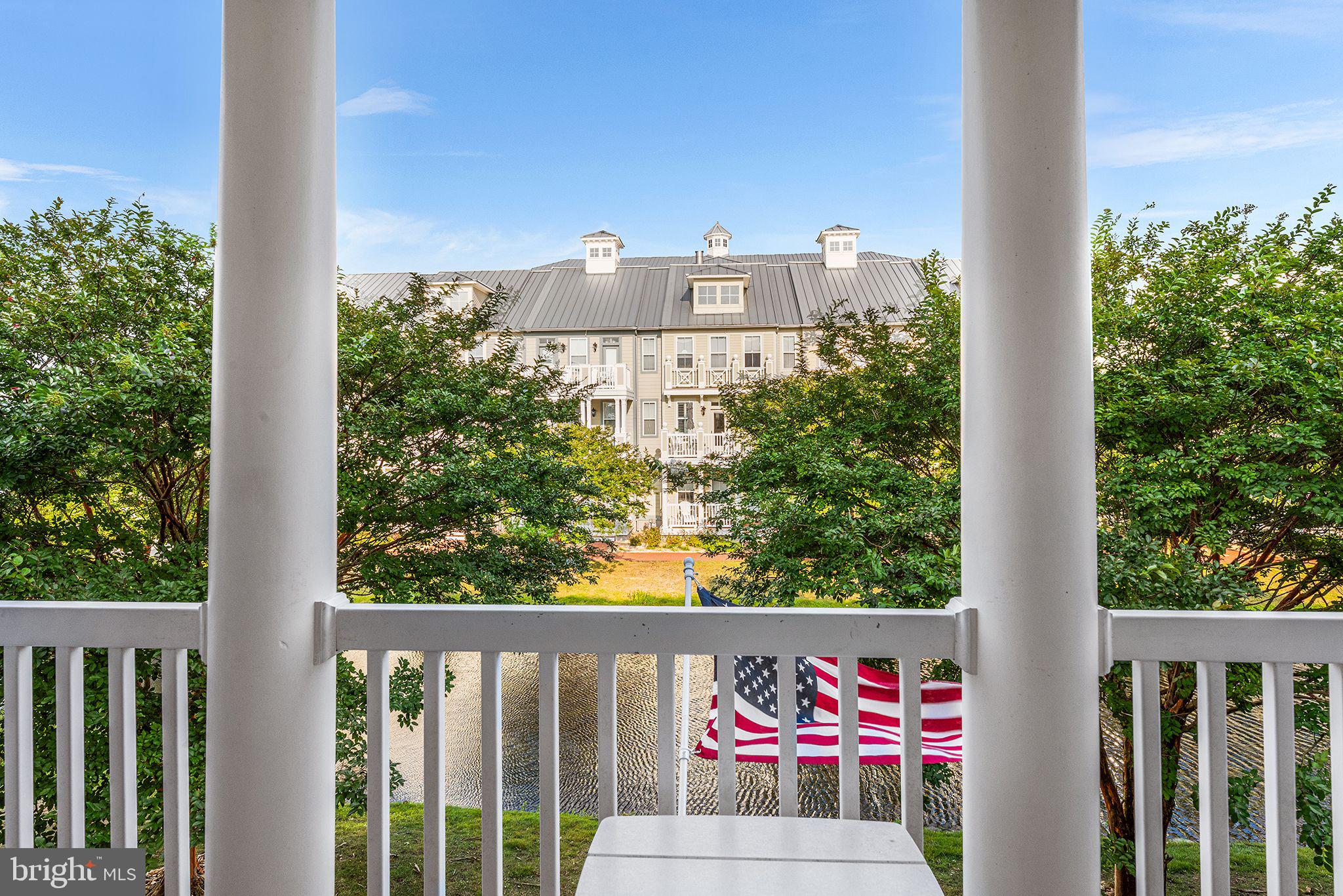 36 Canal Side Mews W