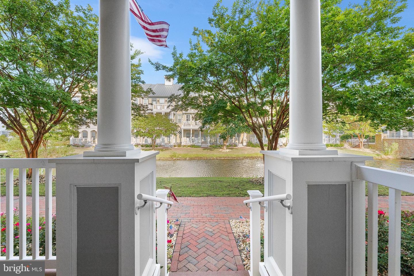 36 Canal Side Mews W