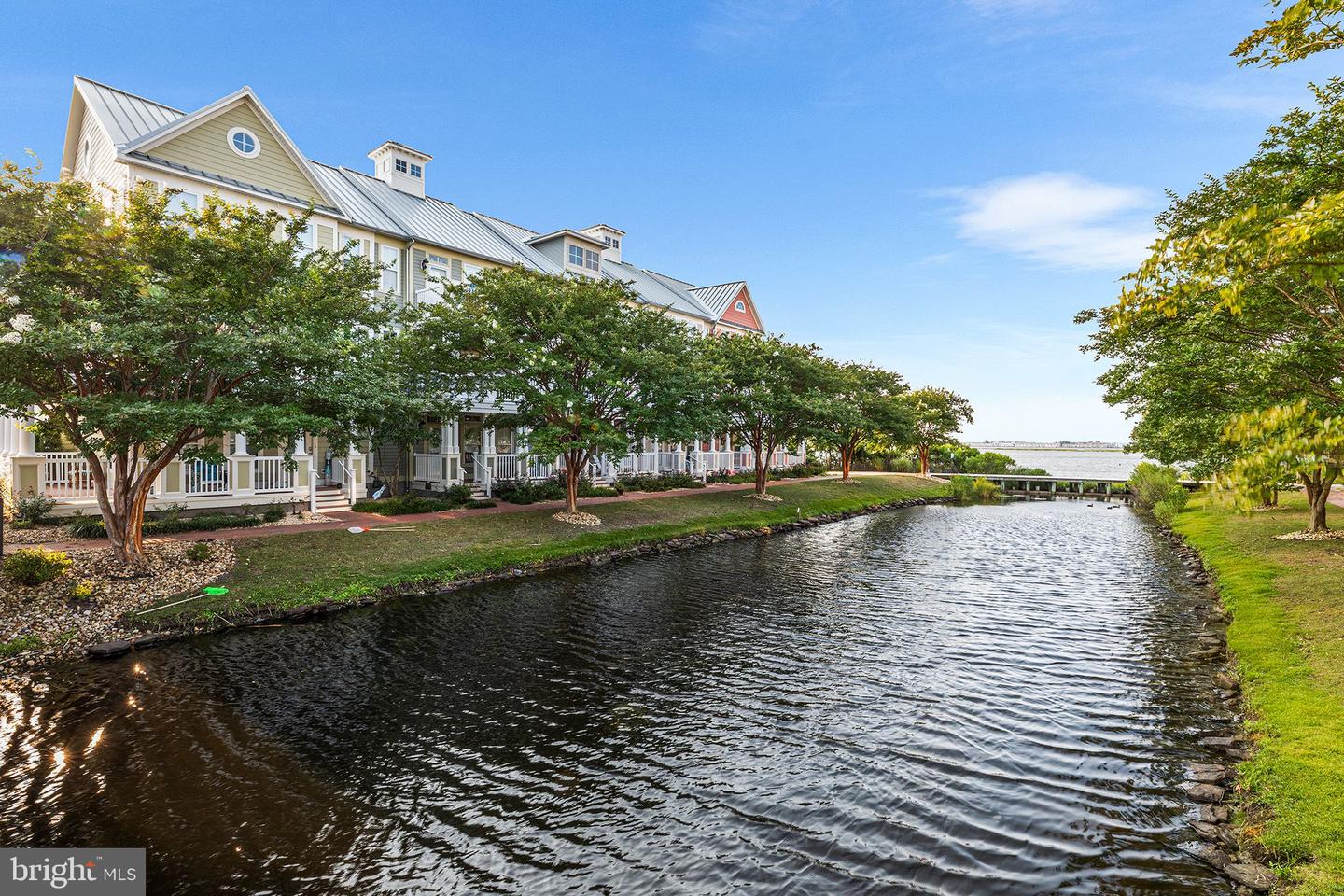 36 Canal Side Mews W