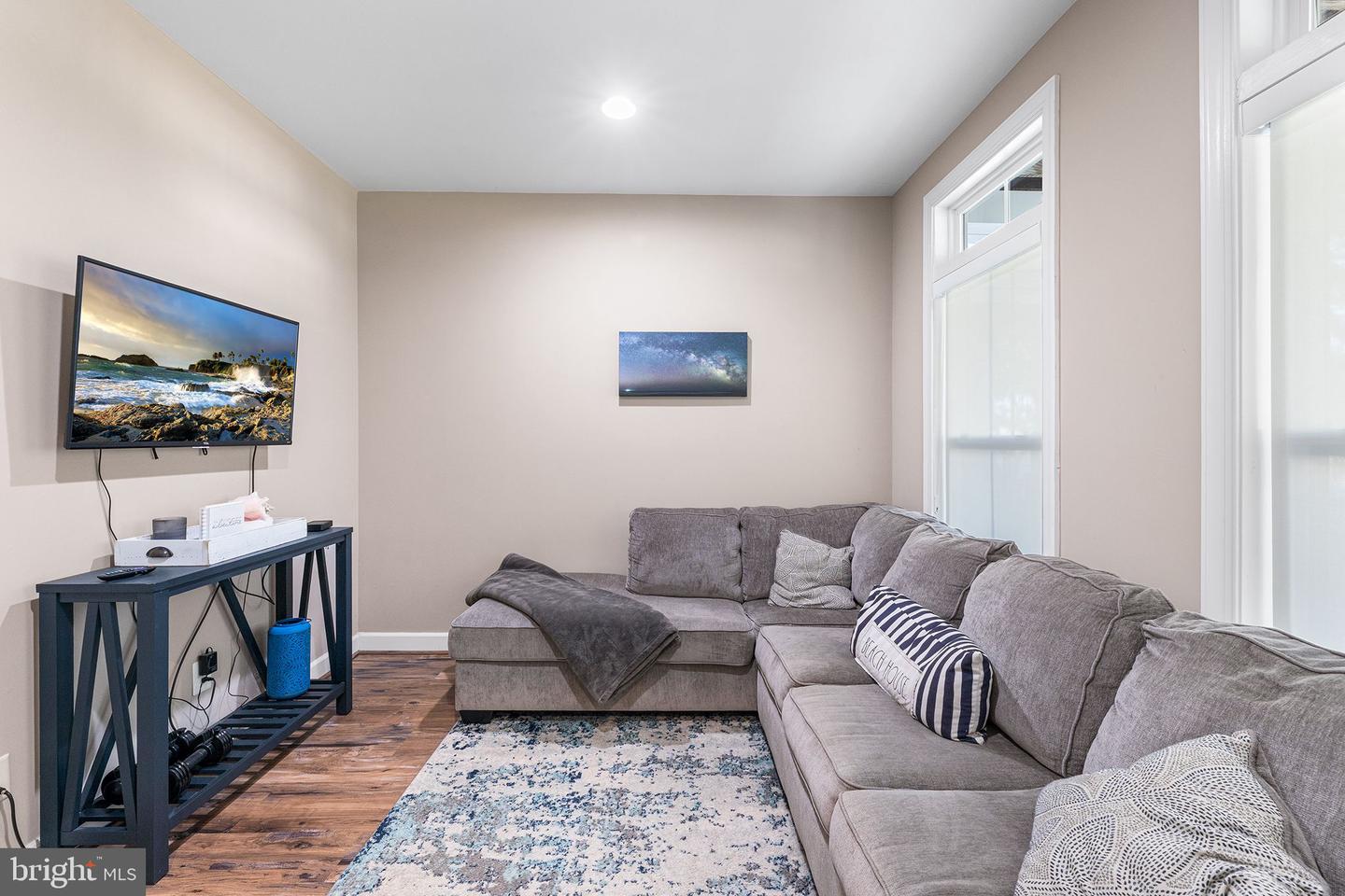 36 Canal Side Mews W