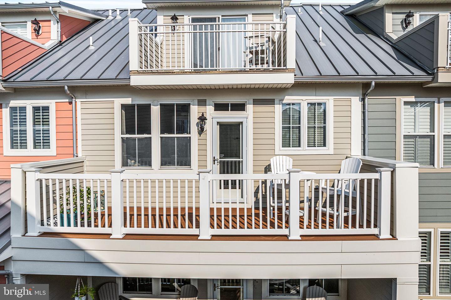 36 Canal Side Mews W