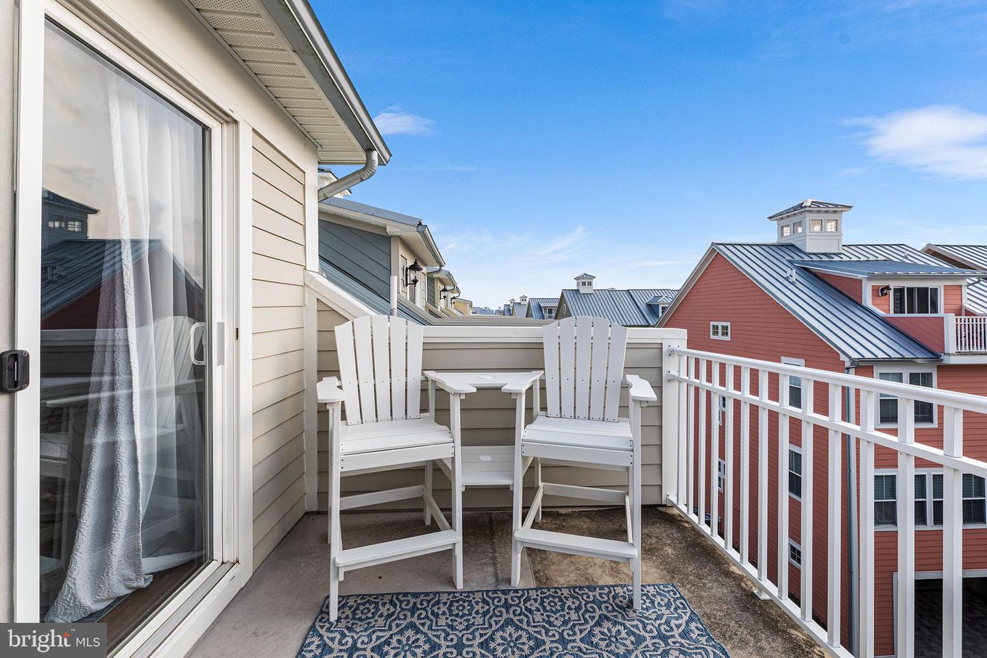 36 Canal Side Mews W