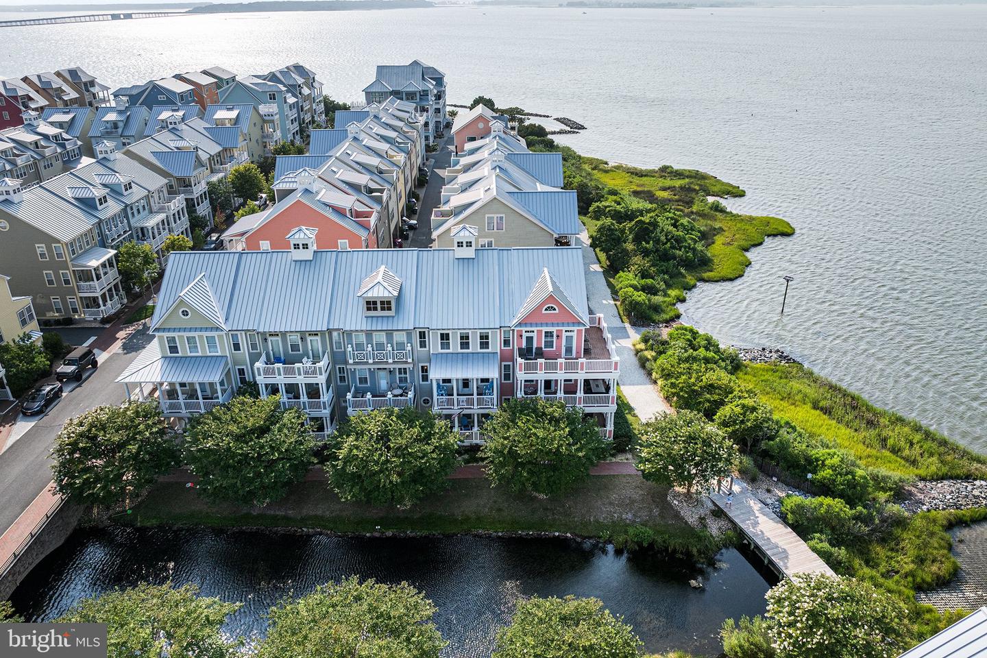 36 Canal Side Mews W