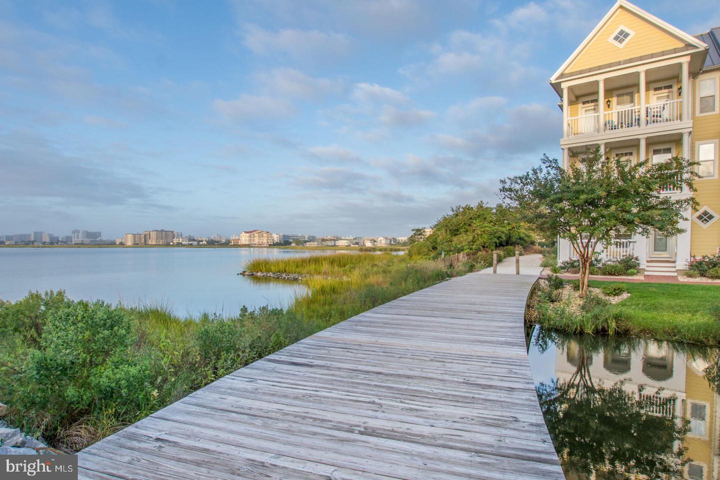 36 Canal Side Mews W