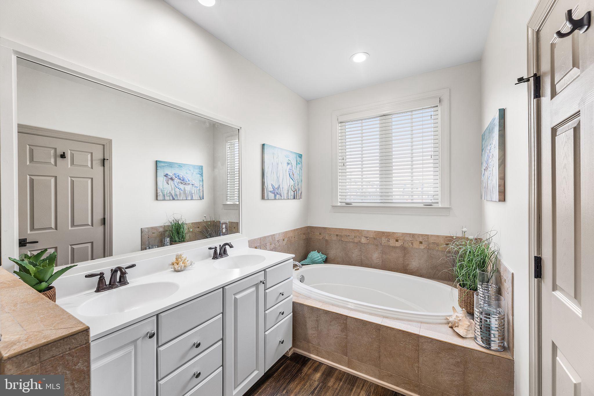 19 FOUNTAIN DRIVE W 19U