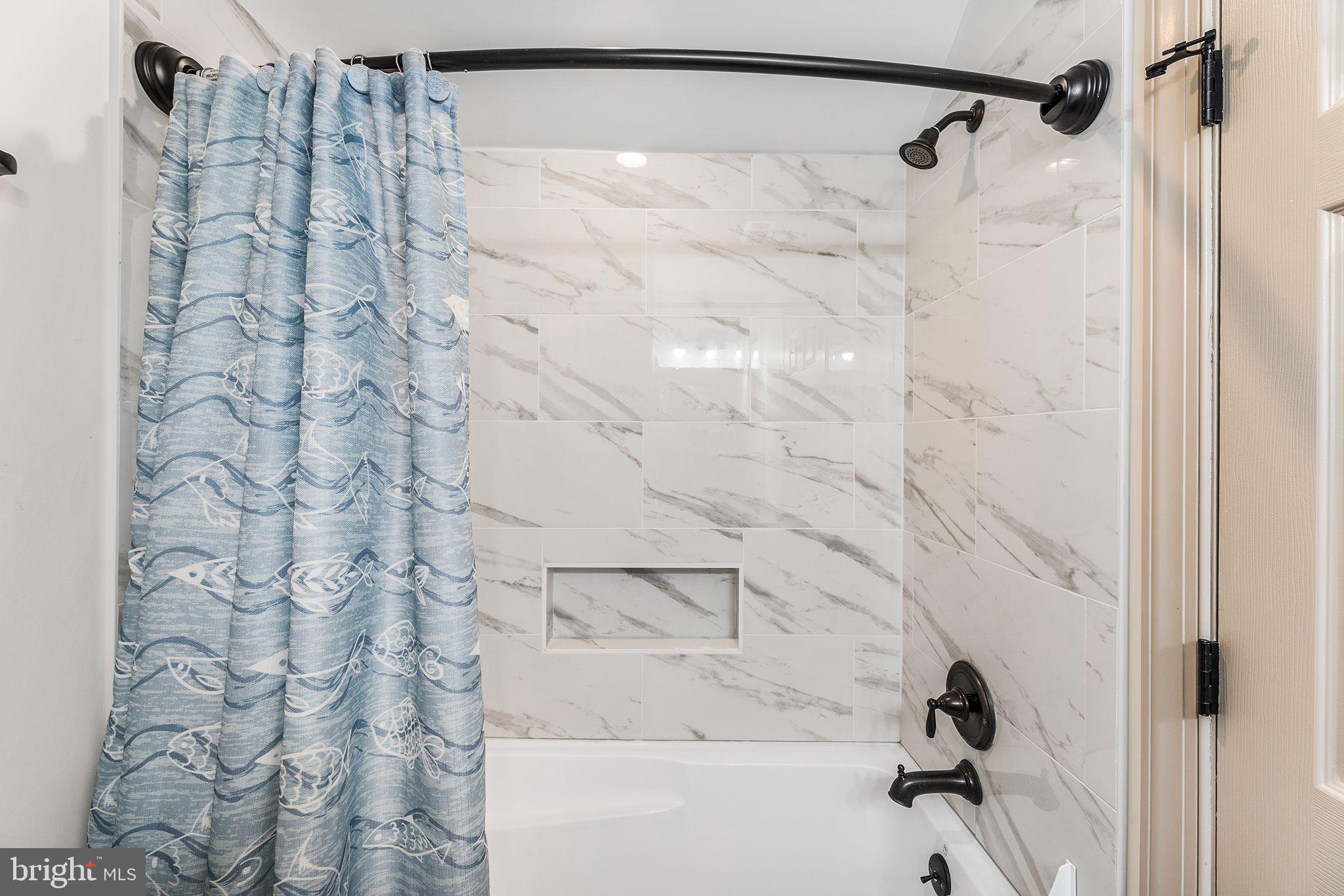 19 FOUNTAIN DRIVE W 19U