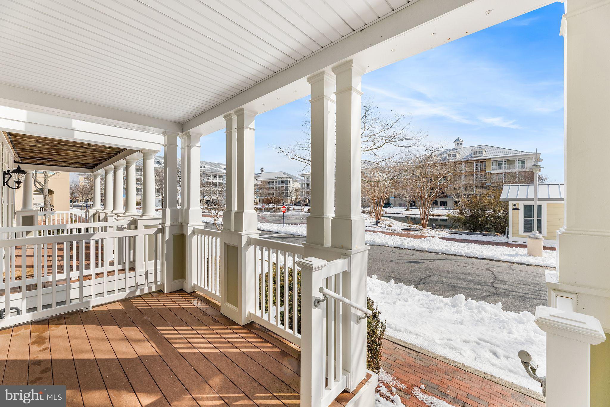 19 FOUNTAIN DRIVE W 19U