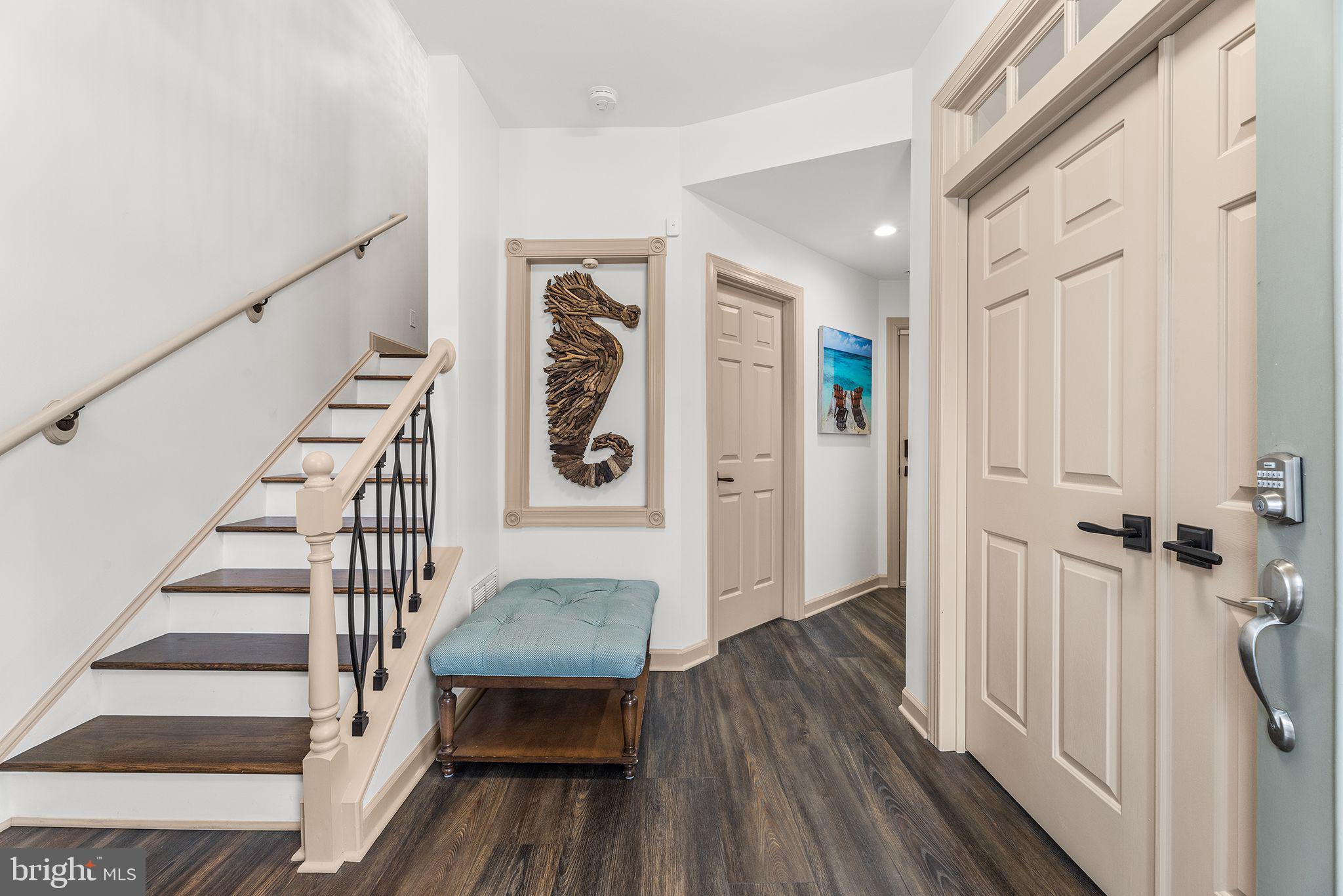 19 FOUNTAIN DRIVE W 19U