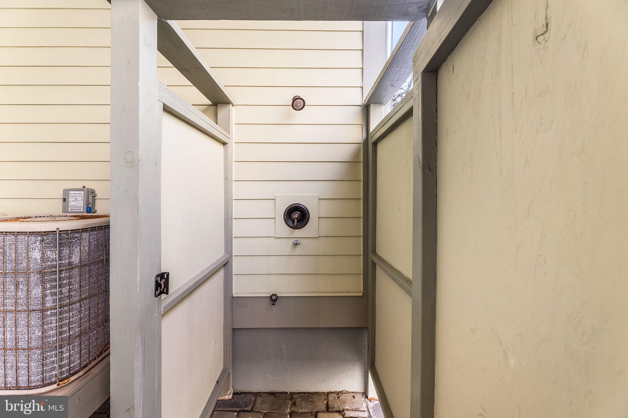 19 FOUNTAIN DRIVE W 19U