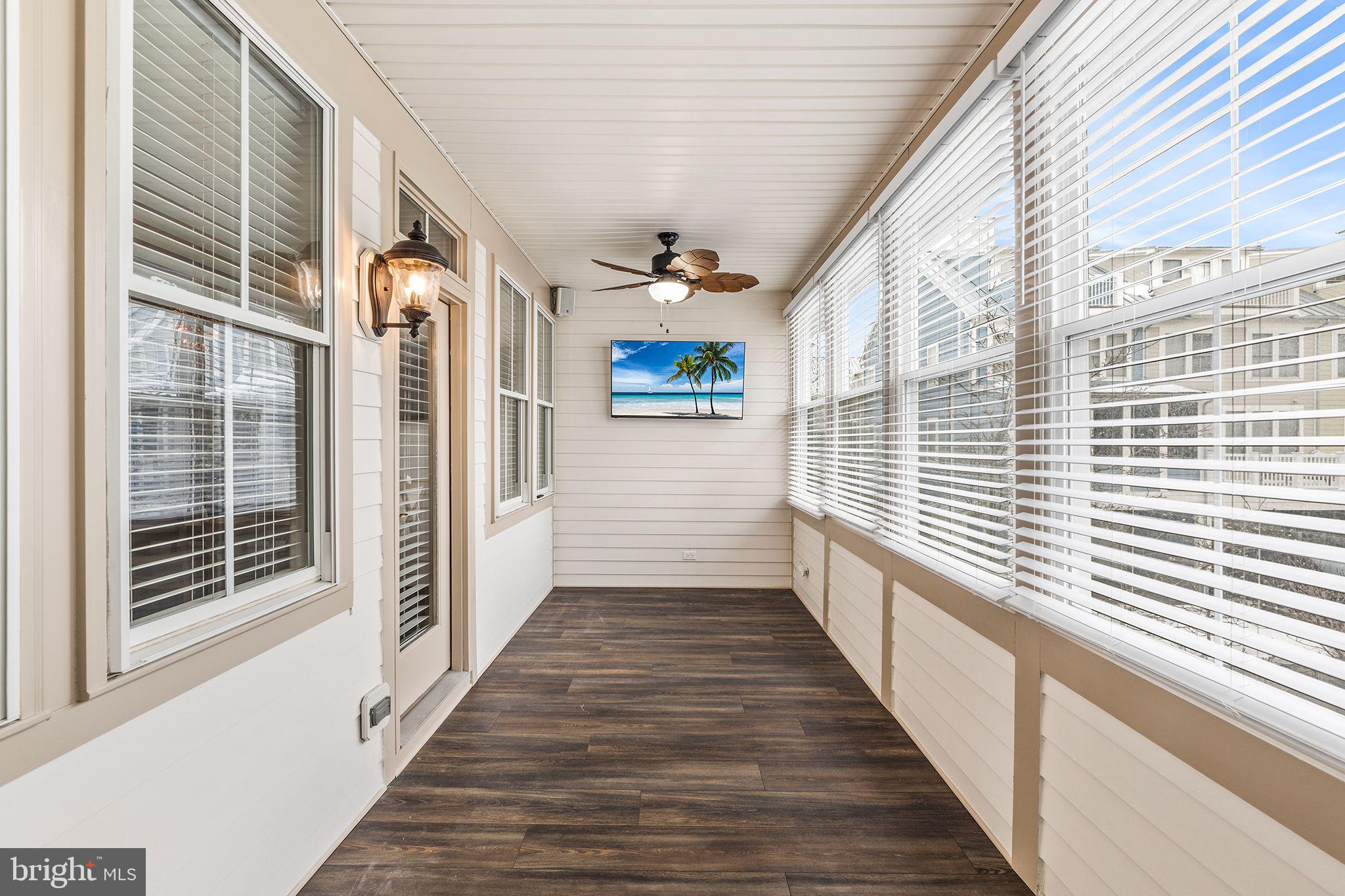 19 FOUNTAIN DRIVE W 19U