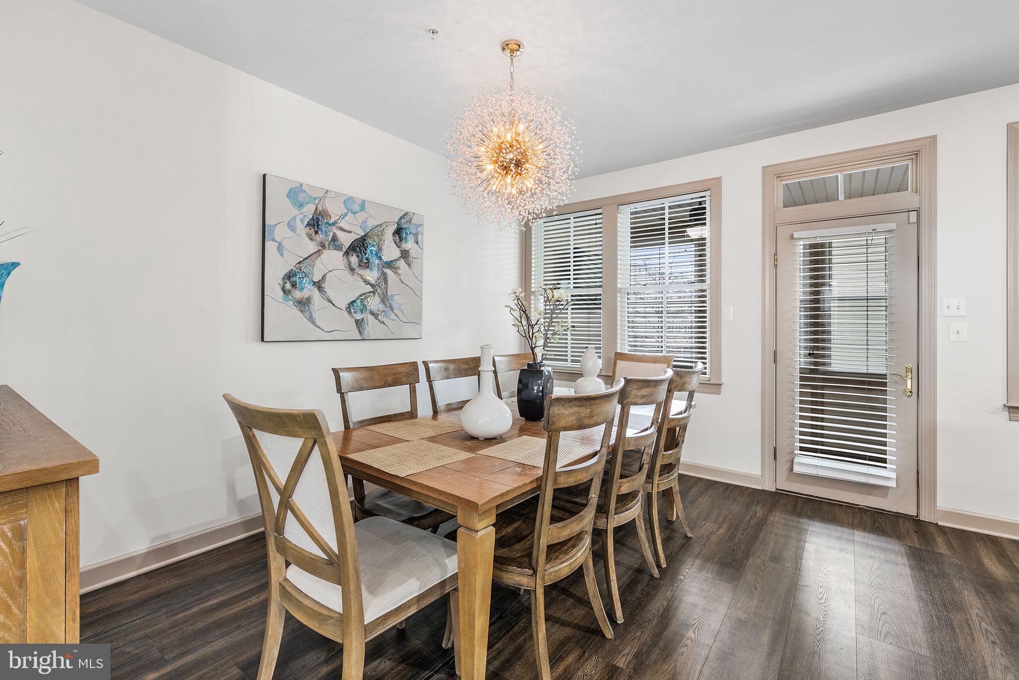 19 FOUNTAIN DRIVE W 19U