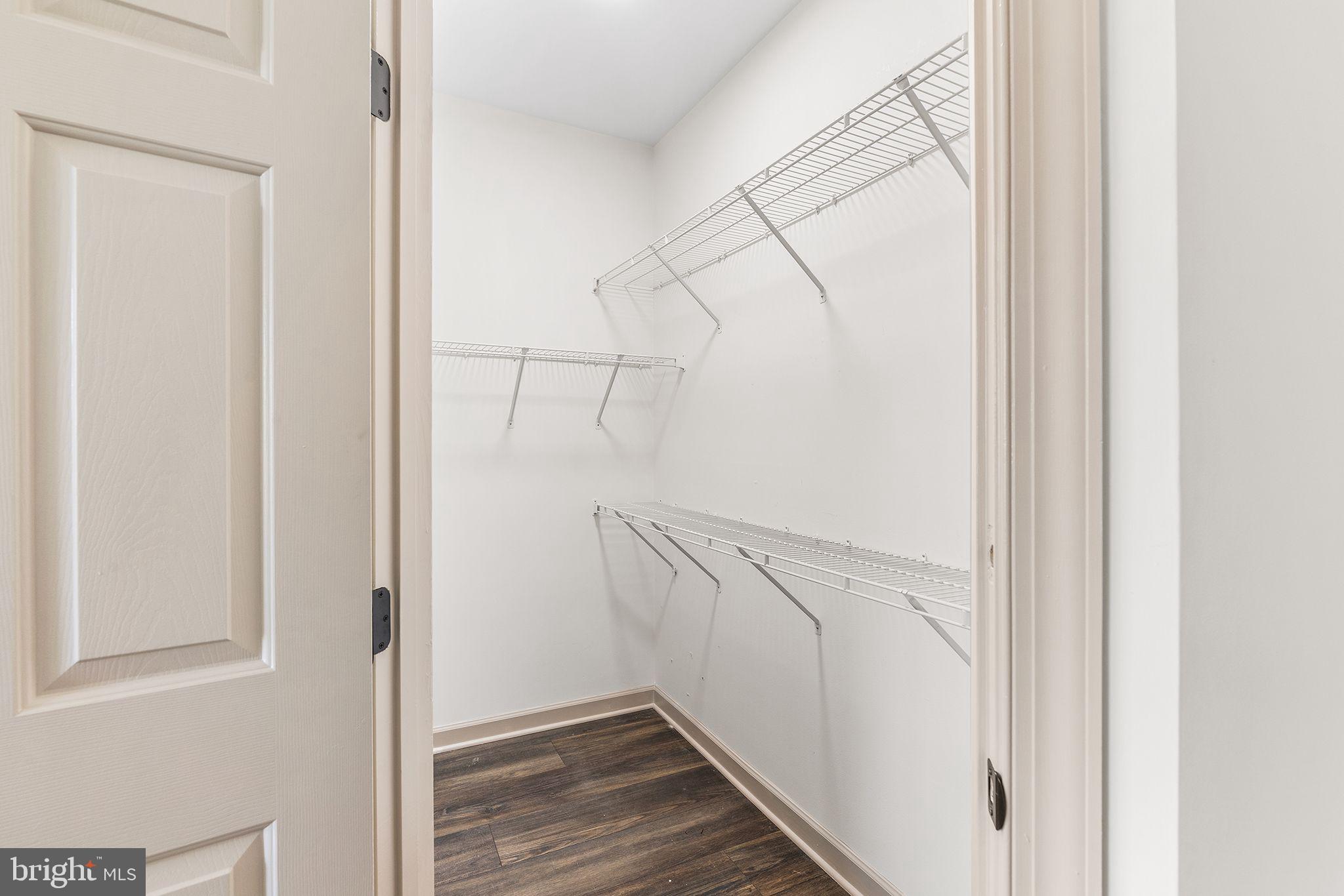 19 FOUNTAIN DRIVE W 19U